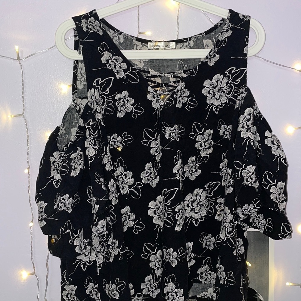 XL cute floral black blouse.